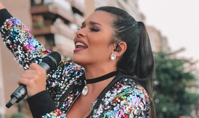 A cantora Lary é atração da festa Treta no lançamento do bloco em São Paulo