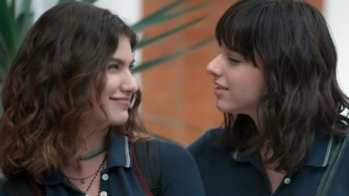 Samantha (Giovanna Grigio) e Lica (Manoela Aliperti): casal lésbico de Malhação