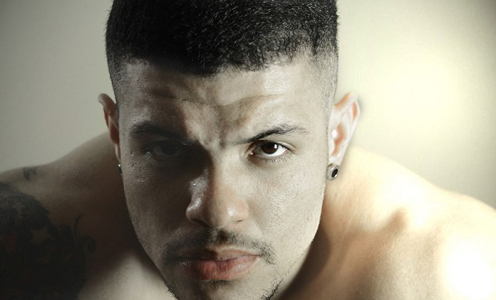 Lucas, homem trans, faz sucesso em sites de sexo gay