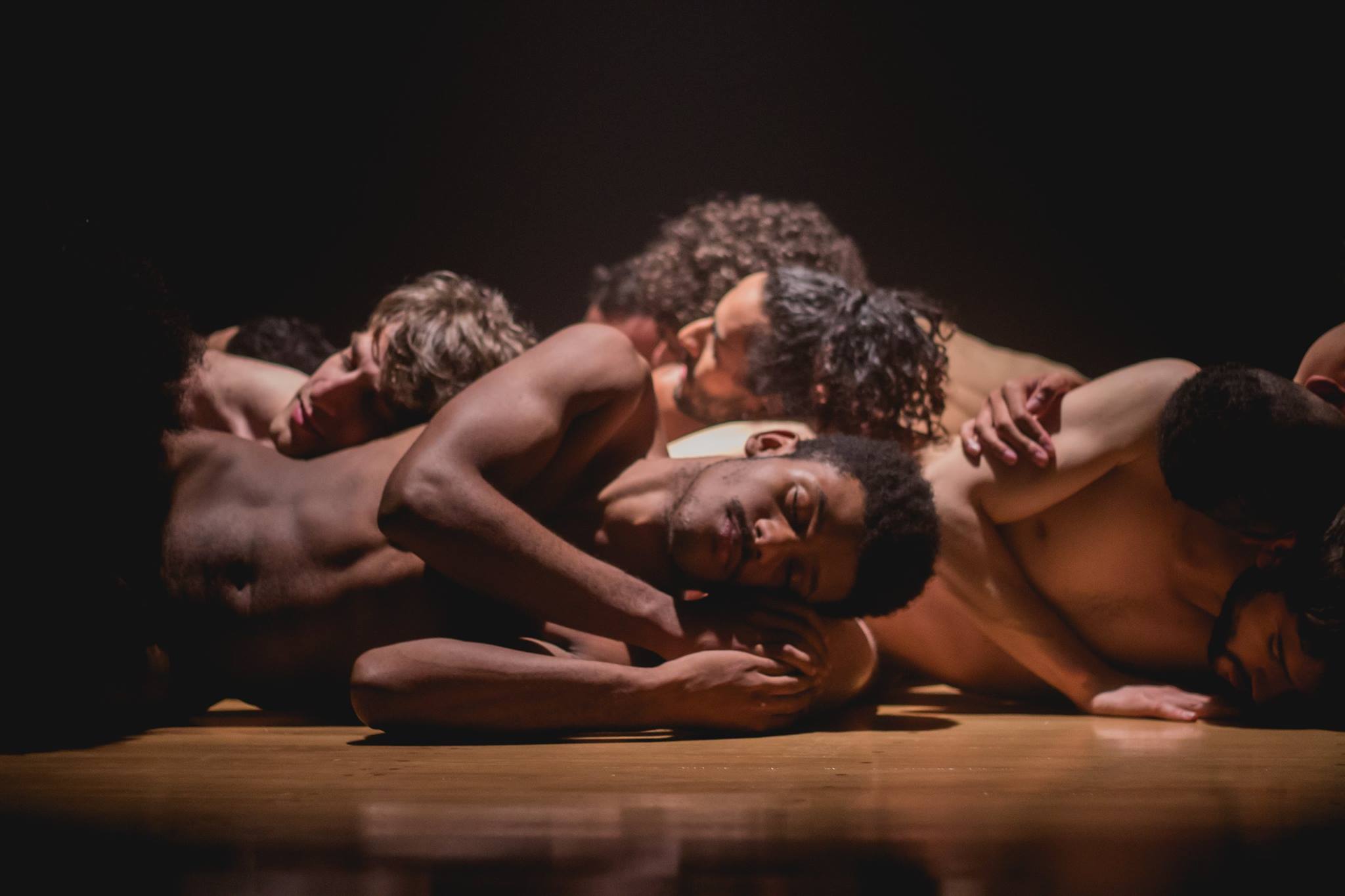 Peça gay 'Meninos Também Amam' faz mais apresentações em São Paulo