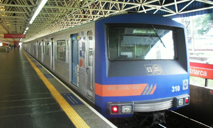 Funcionário do metrô faz post homo e transfóbico no Facebook