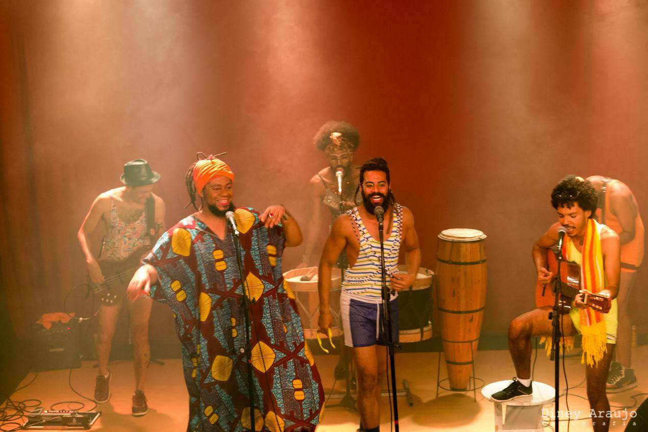 Música de Quinta é atração do Cabaret do Santiago no Burlesque Bar