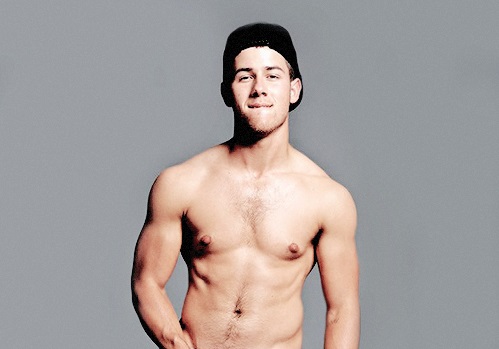 Nick Jonas conta o que seu pai lhe disse quando viu um casal gay pela primeira vez na vida
