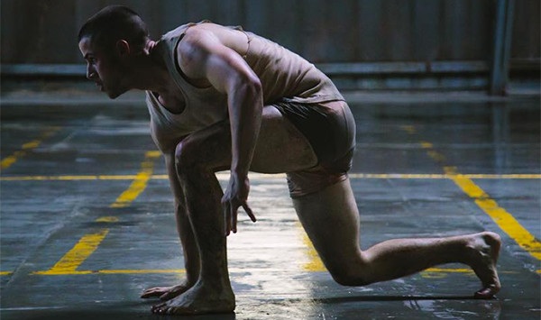 Gatíssimo, Nick Jonas perde as roupas durante o clipe de Close, com Tove Lo