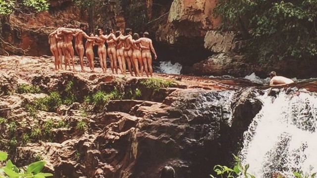 Nudez: atores globais posam com bundas à mostra 