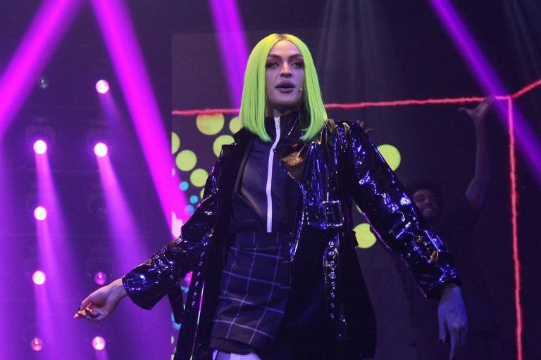 Programa de Pabllo Vittar no Multishow contrata gays como figurantes de luxo sem cachês, diz site