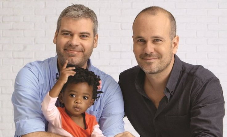 Jornal da Record censura reportagem com filhos de pais gays, diz site