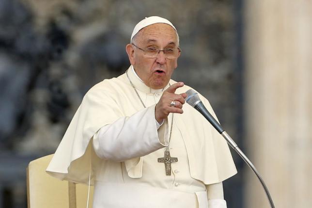 Papa Francisco fala a favor da família tradicional e contra o casamento gay na abertura do Sínodo de bispos