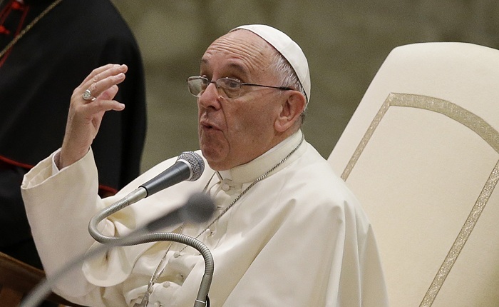 Papa Francisco não elogiou livro infantil sobre famílias com pais gays