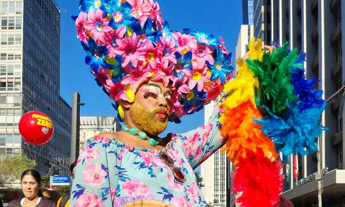 Parada do Orgulho LGBT+ de SP 2026: arco-íris, copa e voto