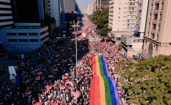Parada de São Paulo levará bandeira gigante LGBT para ato pró-Lula