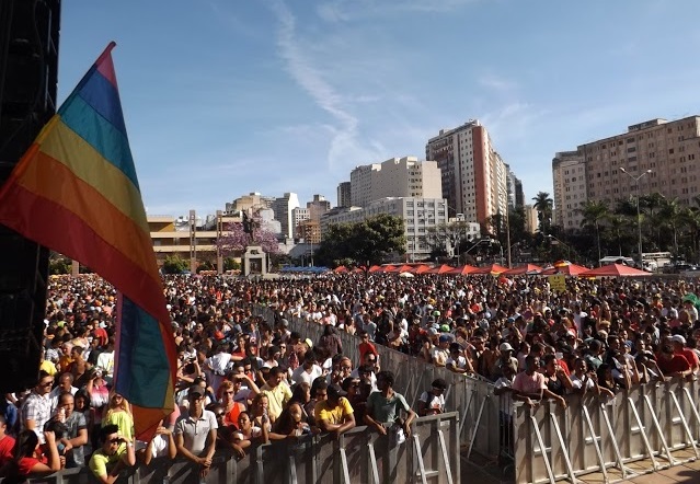 Parada do Orgulho LGBT de BH completa 18 anos em 2015 e sairá da Praça da Estação