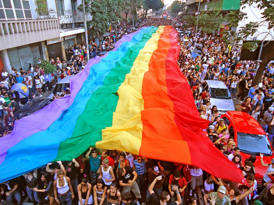 Bandeira arco-íris precisa ser restaurada para a 18ª Parada do Orgulho LGBT de BH