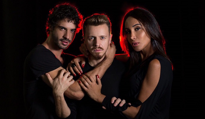 Carol Marra estrela a peça gay 'Bruta Flor' no Teatro Augusta