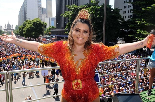 Preta gil cobra cachê de R$ 50 mil para ser coroada rainha em parada LGBT