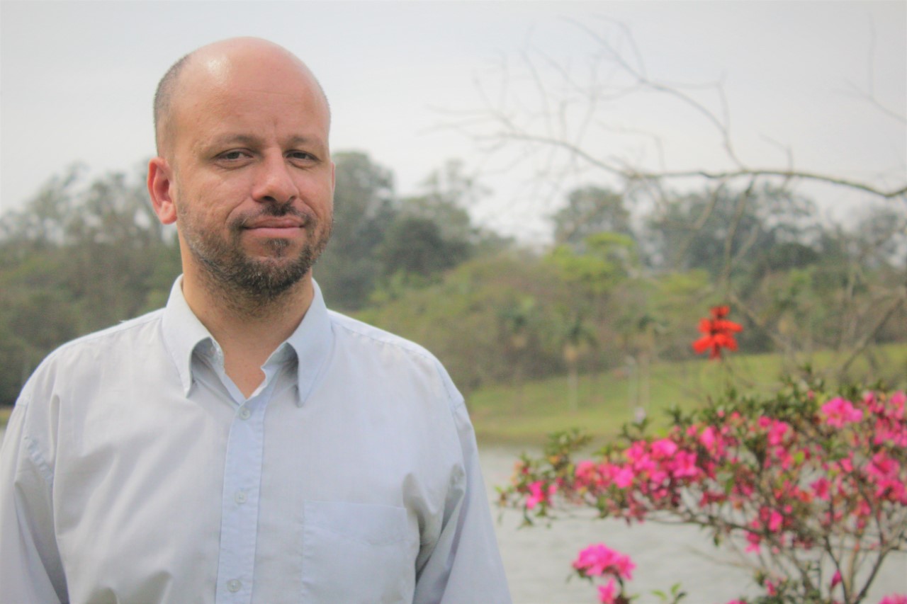 Professor Cristiano Ricardo é bissexual e candidato a deputado federal por São Paulo