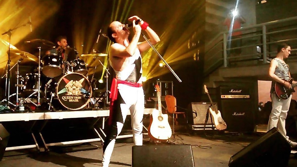 Reinaldo Kramer e Queen Tribute Brazil se apresentam na festa Soda Pop Party no coração gay de São Paulo