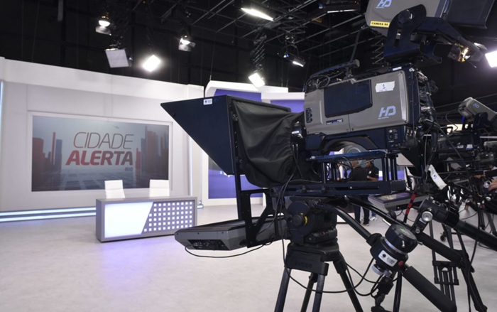 Record terá de pagar R$ 20 mil a editor chamado de 'bicha velha'