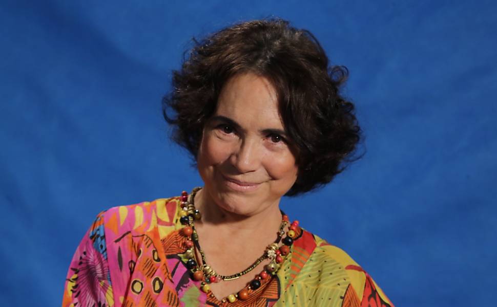 Esther (Regina Duarte) deve deixar de ser lésbica em 'Sete Vidas'