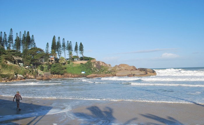 Turismo em Floripa não será afetado pelas ressacas nas praias, diz secretário de Turismo