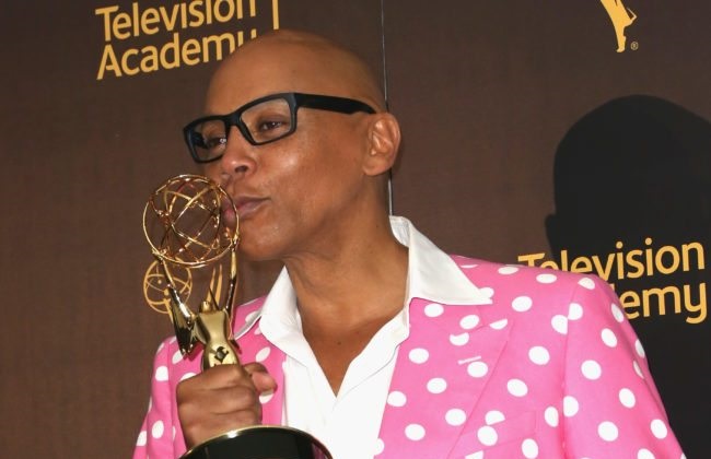 RuPaul ganha como melhor apresentadora no Emmy 2017