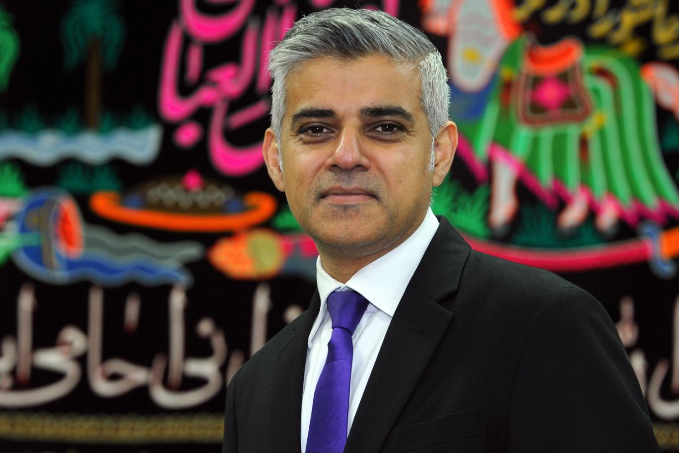 Prefeito muçulmano de Londres defende banheiros neutros e direitos transexuais