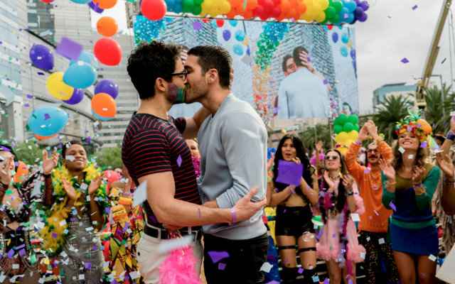 Sense8 grava cena de beijo gay na Avenida Paulista, durante Parada LGBT de São Paulo