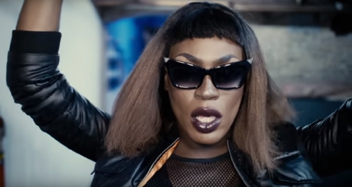 Shea Couleé lança 3 clipes ao mesmo tempo