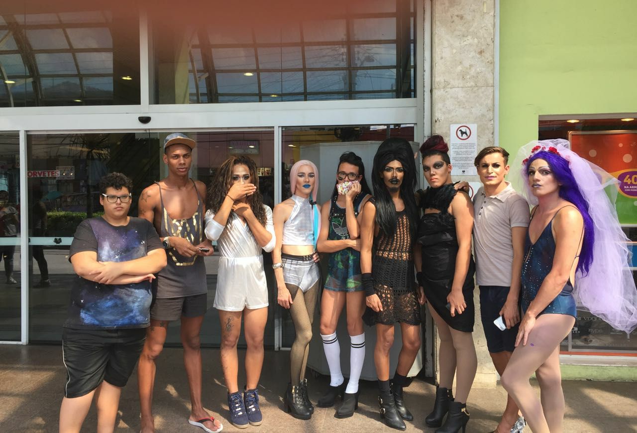 Shopping Penha veta entrada de drag queens que chamam a polícia