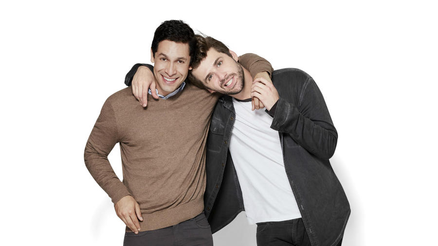 Rainer Cadete e Gil Coelho são casal gay na série do Sony 'Des(Encontros)'