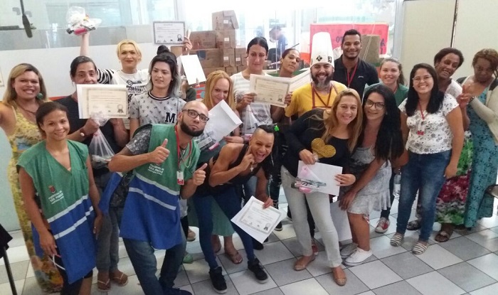 Transcidadania: participantes da Zona Norte recebem certificado de curso de panificação