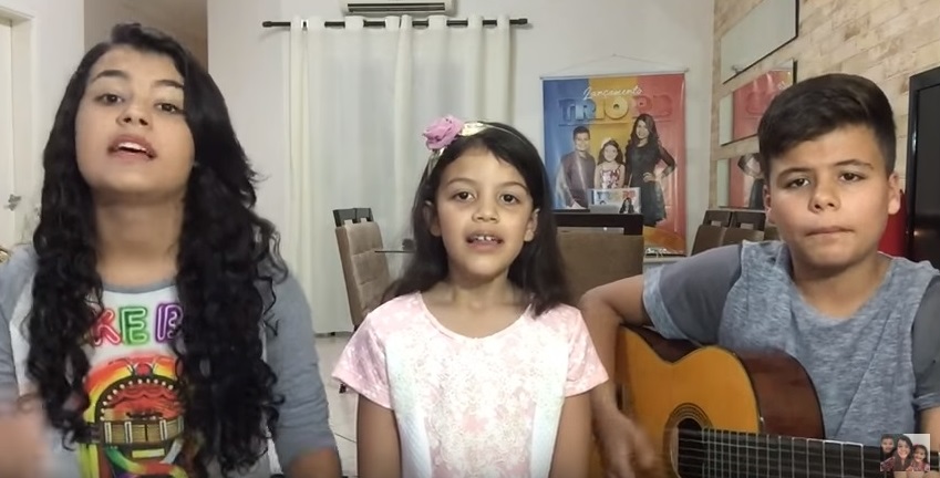 Trio R3, formado por crianças, canta contra pessoas trans