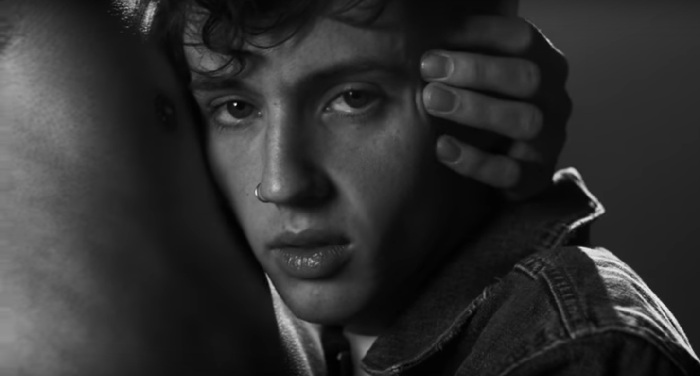 Troye Sivan lança clipe Heaven com direitos gays