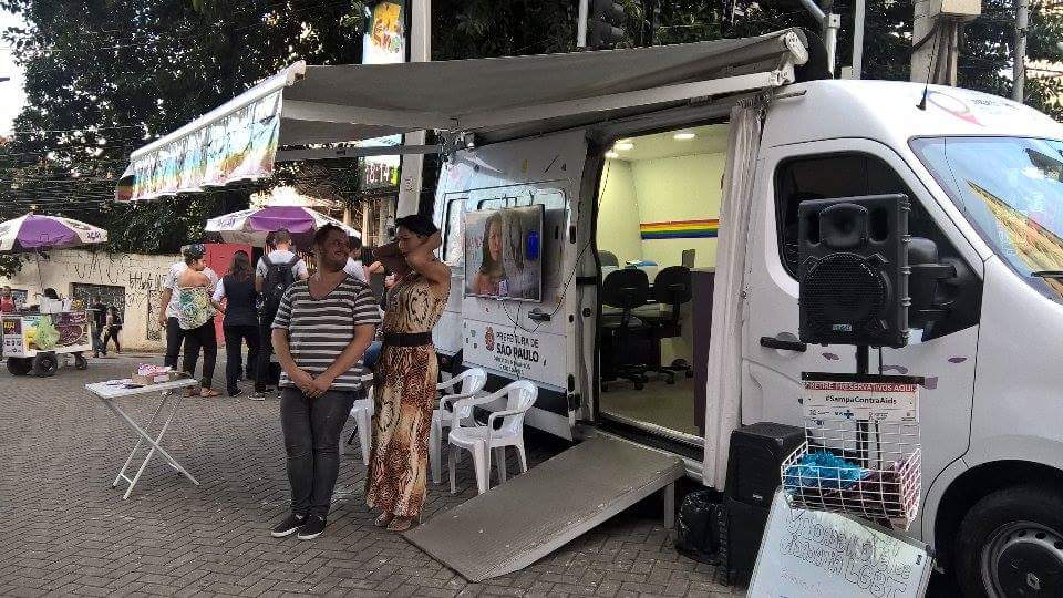 Unidade Móvel de Cidadania LGBT no centro de São Paulo