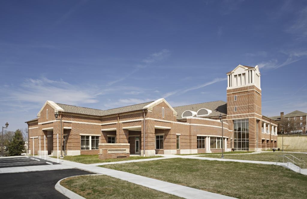 Universidade Carson-Newman ganha direito de discriminar alunos gays e grávidas