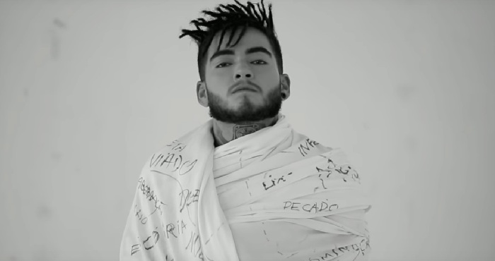 Val Donato lança clipe Faca Amolada, estrelado por um homem trans, o ator Julian Santos