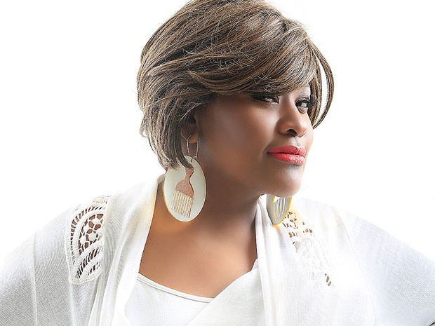 Vanessa Jackson faz tributo a Whitney Houston em Salvador