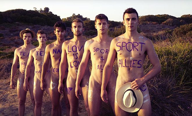 Calendário 2017 dos Warwick Rowers traz peladões por boa causa