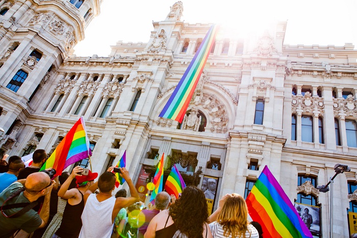 Madri entra em greve na semana da World Pride, parada LGBT mundial