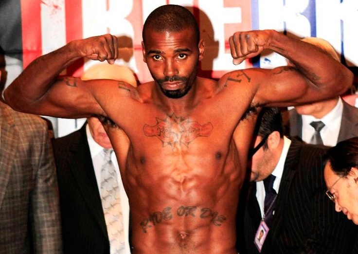 Ex-lutador de boxe Yusaf Mack revela ser bissexual
