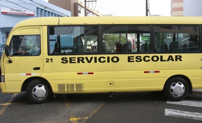 Polícia investiga caso de aluno que foi abuso por estudantes dentro de ônibus