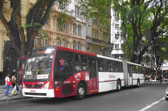 Ônibus - direito a travestis e transexuais descerem fora do ponto