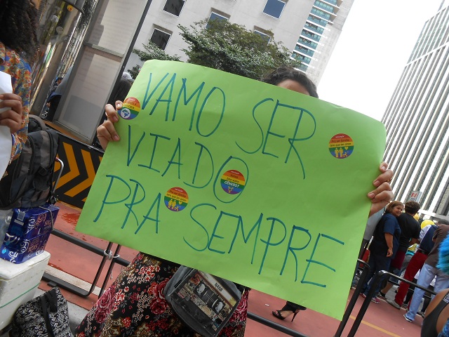 20ª Parada do Orgulho LGBT de São Paulo: confira imagens e fotos de cartazes de protestos na Avenida Paulista