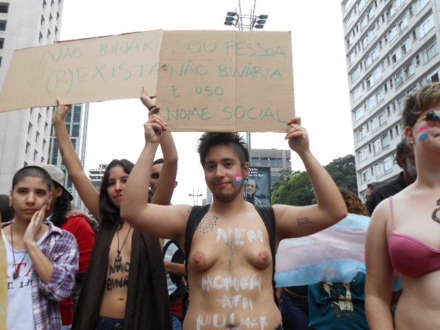 20ª Parada do Orgulho LGBT de São Paulo: confira imagens e fotos de cartazes de protestos na Avenida Paulista