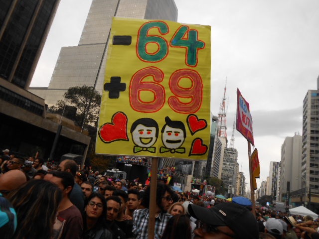 20ª Parada do Orgulho LGBT de São Paulo: confira imagens e fotos de cartazes de protestos na Avenida Paulista