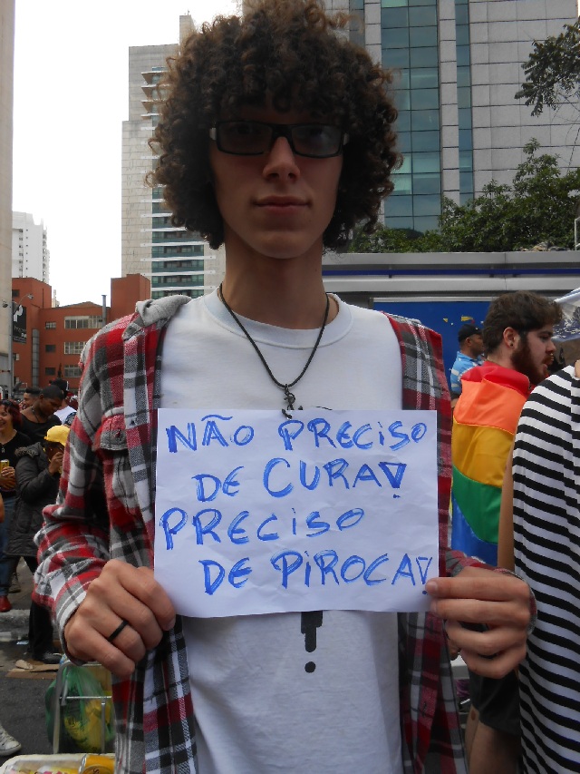 20ª Parada do Orgulho LGBT de São Paulo: confira imagens e fotos de cartazes de protestos na Avenida Paulista