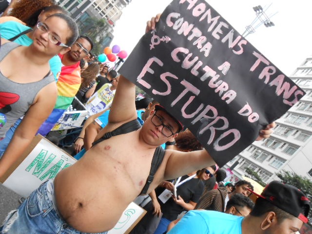 20ª Parada do Orgulho LGBT de São Paulo: confira imagens e fotos de cartazes de protestos na Avenida Paulista