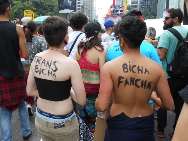 20ª Parada do Orgulho LGBT de São Paulo: confira imagens e fotos de cartazes de protestos na Avenida Paulista
