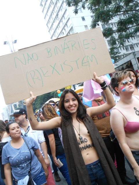 20ª Parada do Orgulho LGBT de São Paulo: confira imagens e fotos de cartazes de protestos na Avenida Paulista