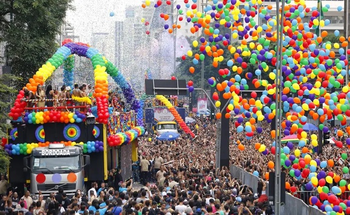Ordem dos trios da parada LGBT de São Paulo em 2025